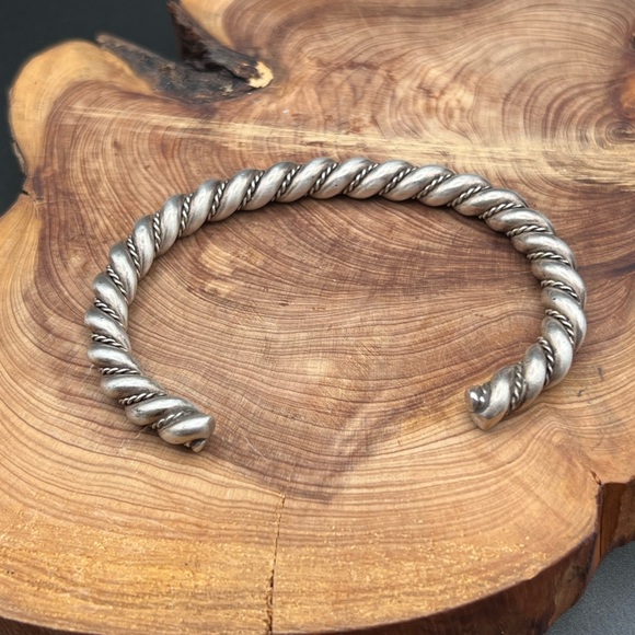 Vintage Native American Sterling Silver Twist Rope Cuff - Picture 6 of 9
